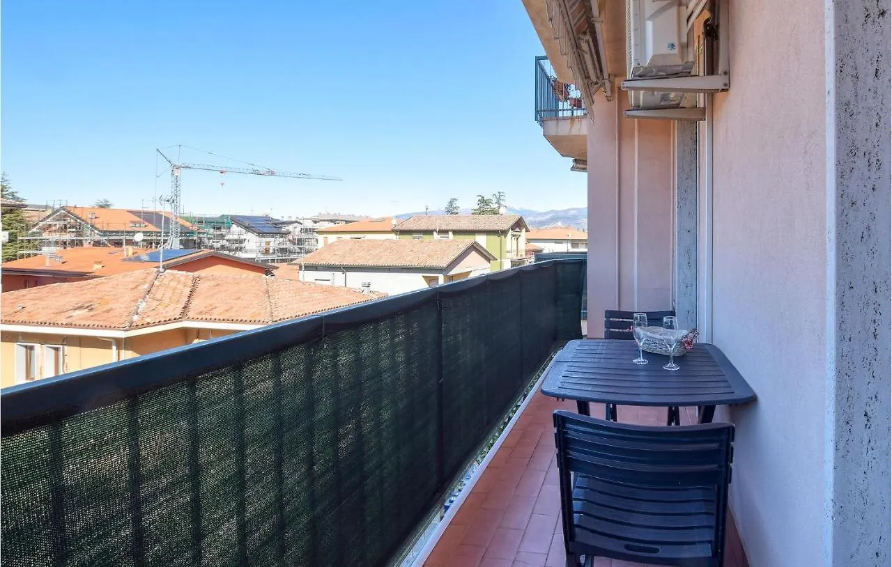 Awesome Apartment In Bussolengo With Kitchen