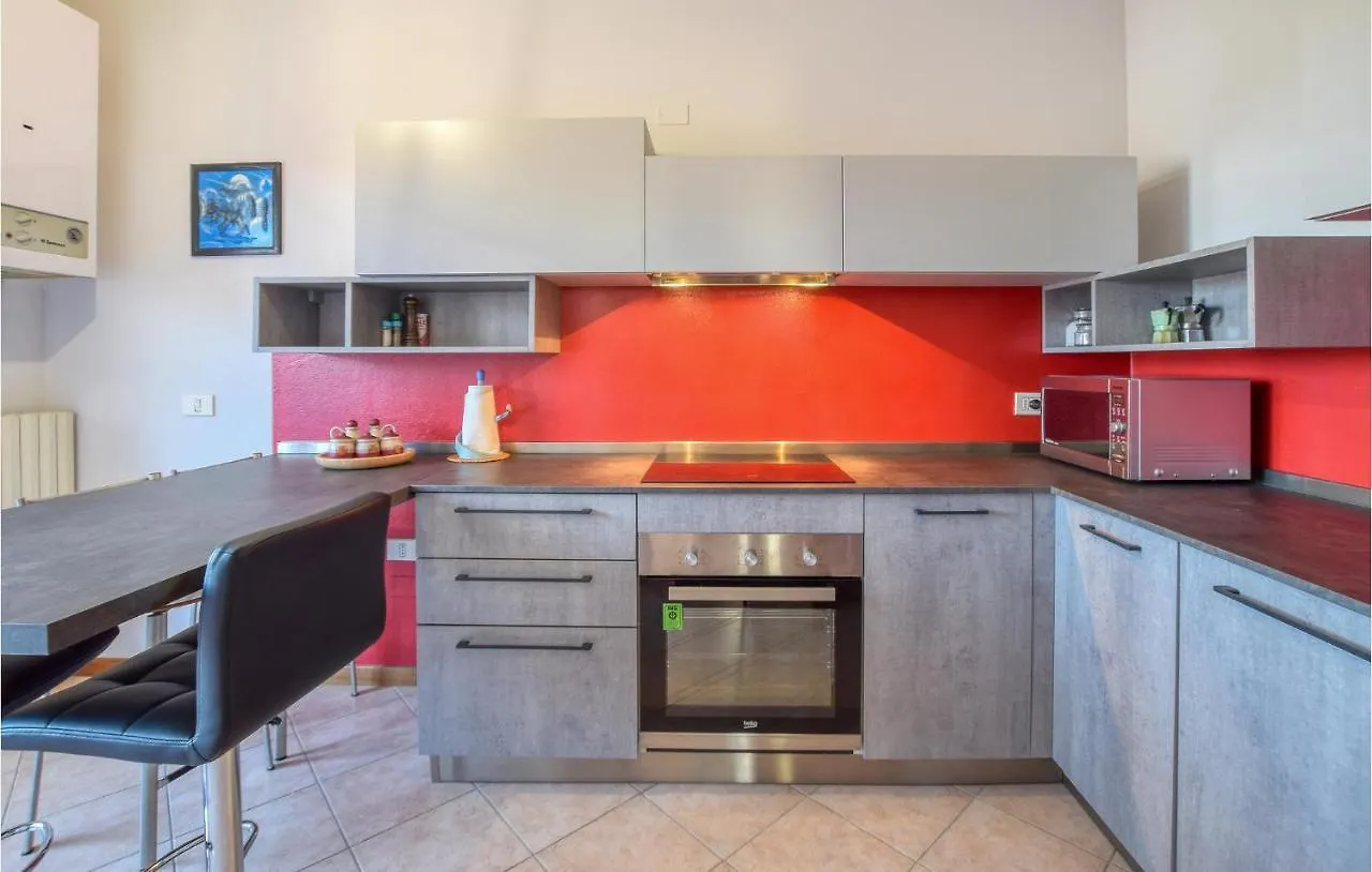 Awesome Apartment In Bussolengo With Kitchen İtalya